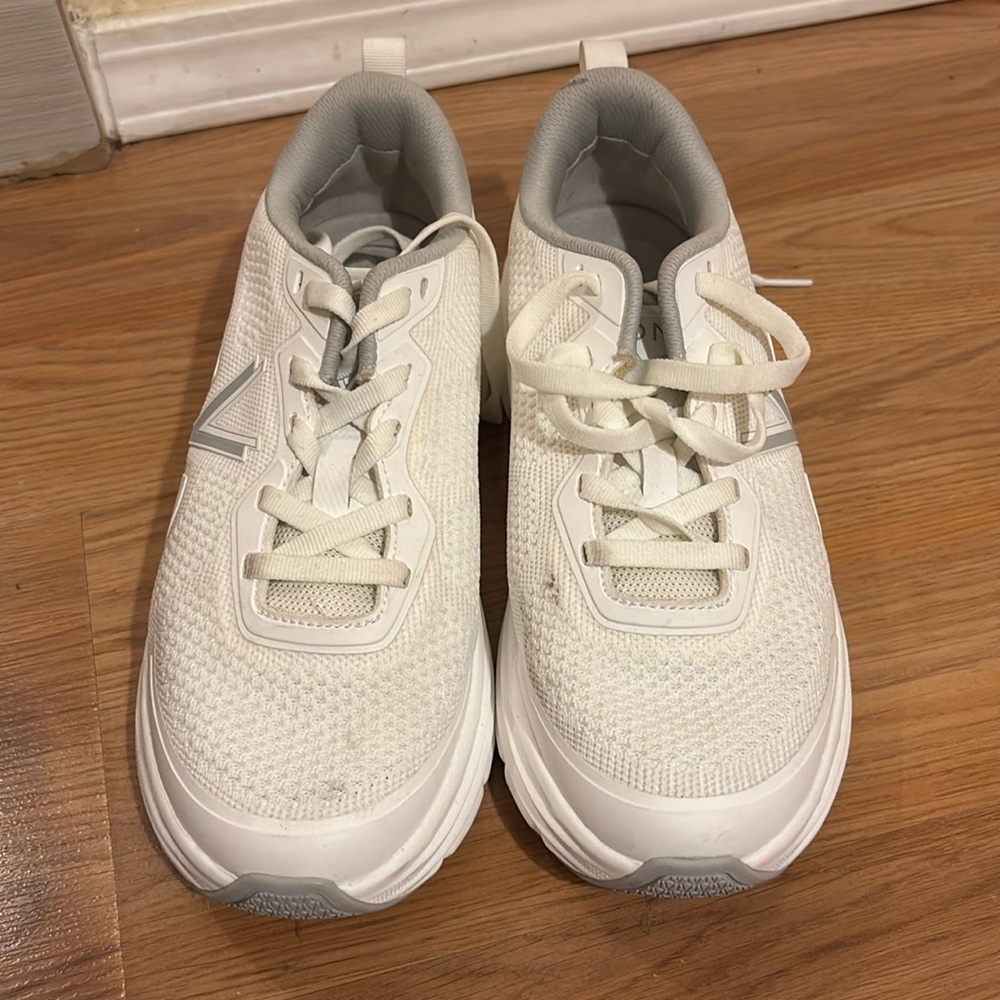 VIONIC WALK MAX Sz 8 WOMENS